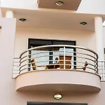 Anthemia Luxurious